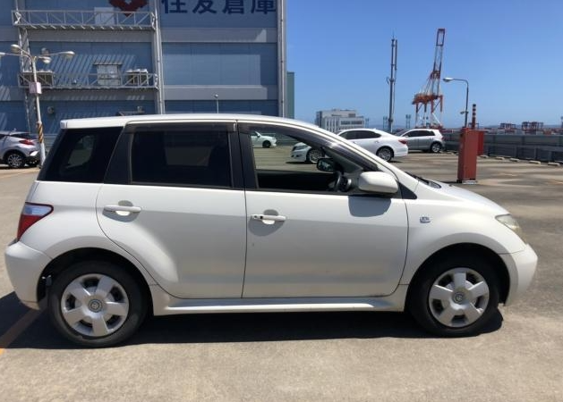 2005 Toyota IST